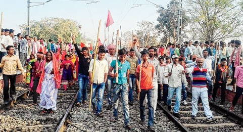 Declassified Tribes stop trains in Jharkhand