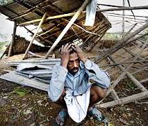 Cyclone forces 5 Lakh Bangladeshis to flee their homes