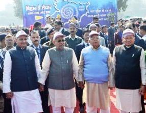 Bihar’s Human Chain: Nitish – Lalu held hands for 45 minutes !